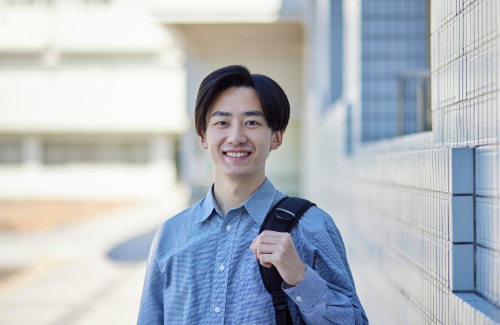笑顔の男性